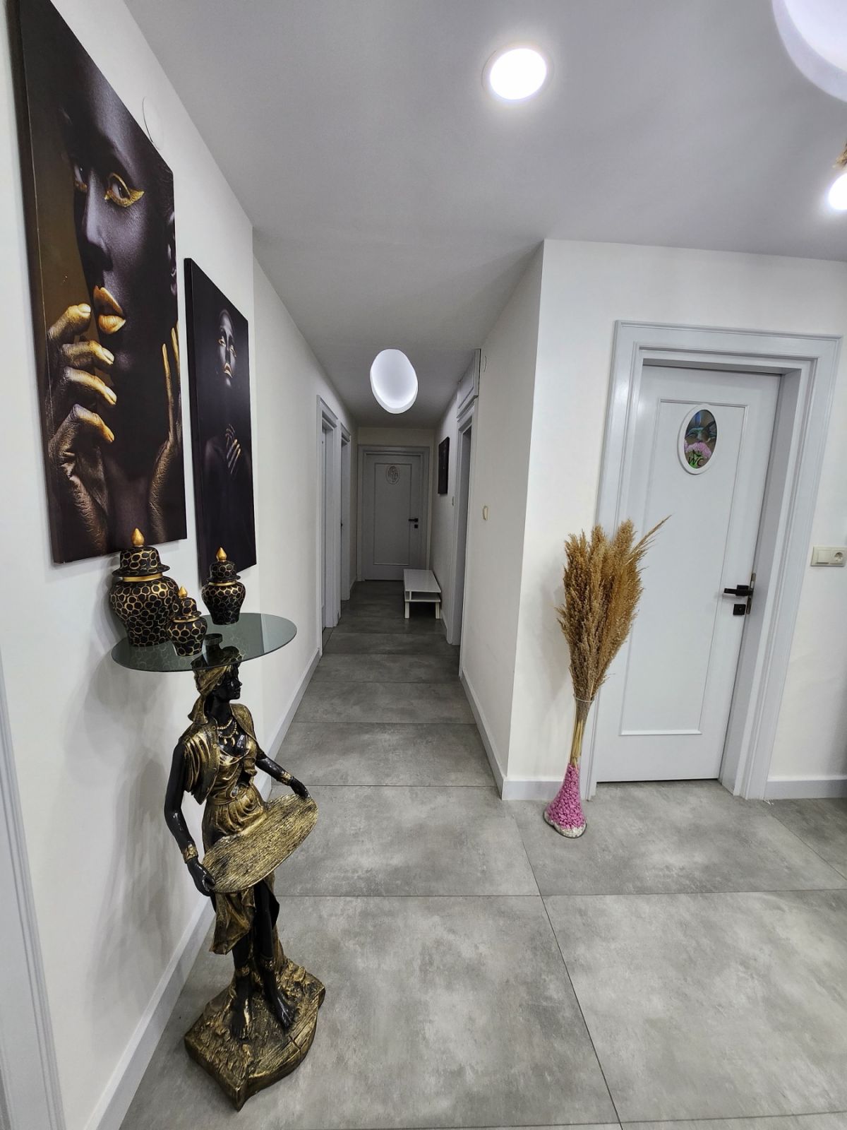 Gloria Beauty Center uygulama odaları koridoru